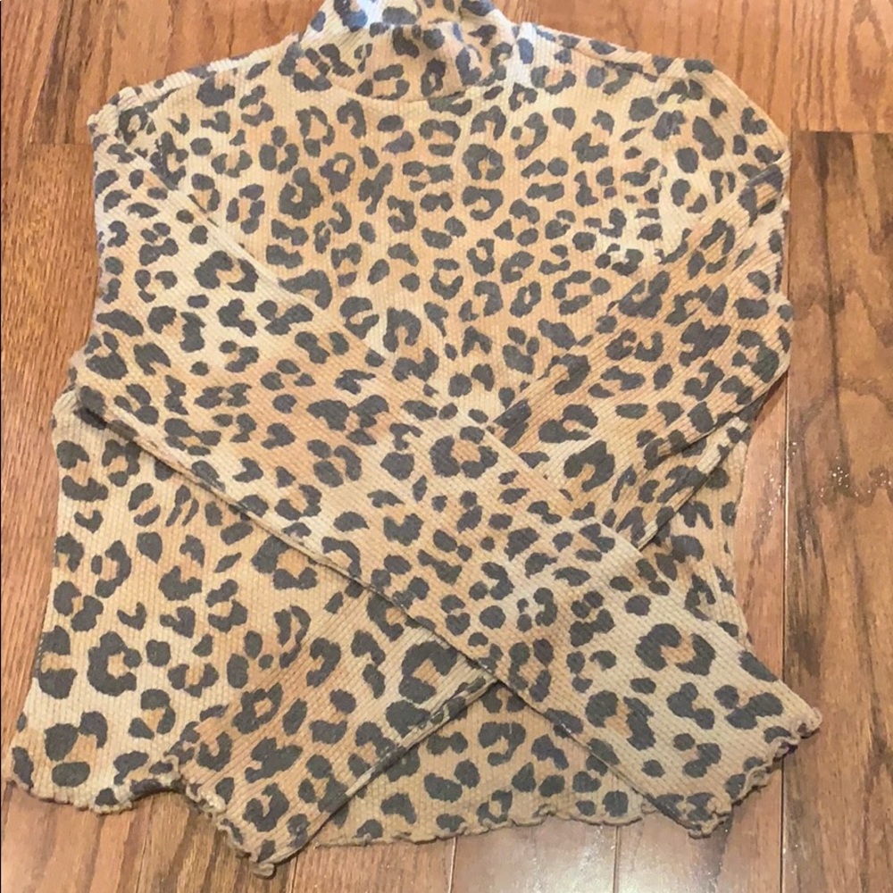 Leopard turtle neck